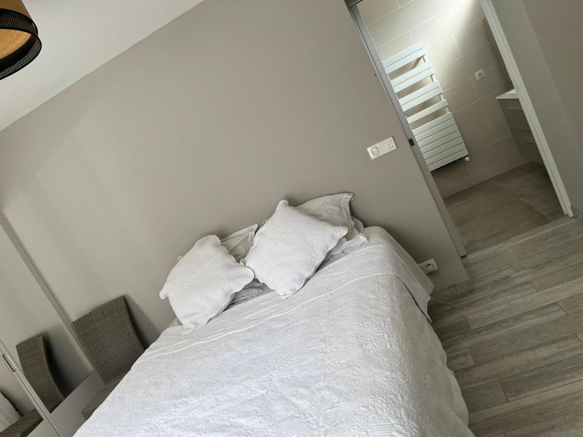 Charme Moderne Bed and Breakfast Le Val-Saint-Germain Εξωτερικό φωτογραφία
